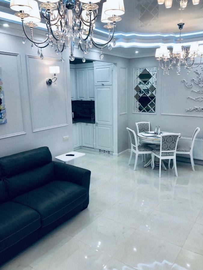 White Apartments In Arcadia Odesa Exterior photo