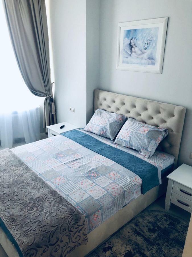 White Apartments In Arcadia Odesa Exterior photo
